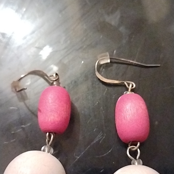 💜NWT Metal Pink & cream wooden Earrings - Picture 3 of 3